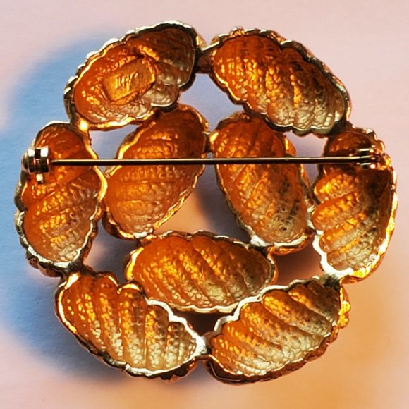 3/$15 Retro Signed Act 2 Gold Tone Large 2" Wreath Brooch - Picture 2 of 3